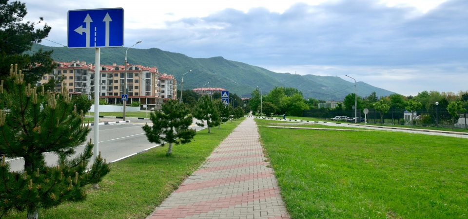 Вид на Апартаменты "Gorizont" со стороны Аквапарка "Золотая Бухта"